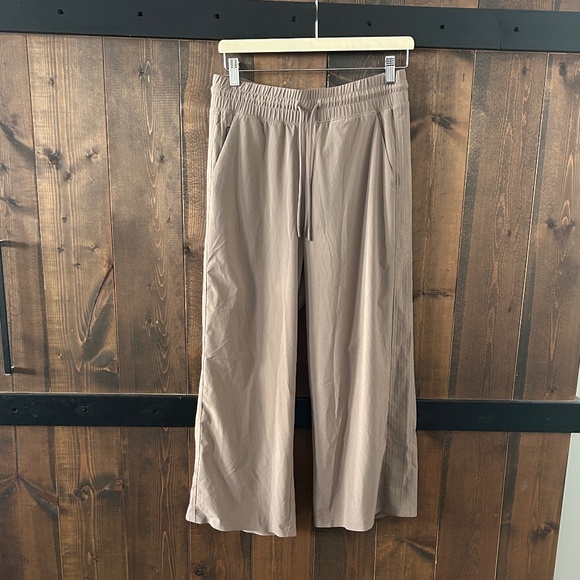 Athleta Pants - Athleta Wide Leg Crop Women’s Size 10